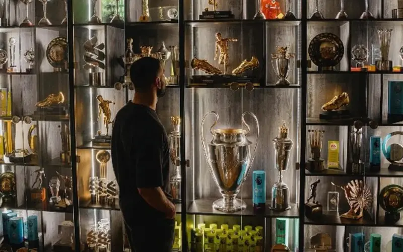 إعلامي عن محمد صلاح : أرقام وبطولات تضاهي تاريخ أندية